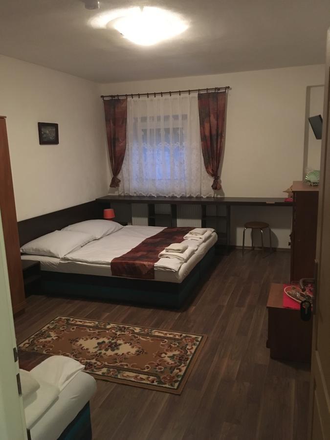 Harrys City Motel Komárno Екстериор снимка