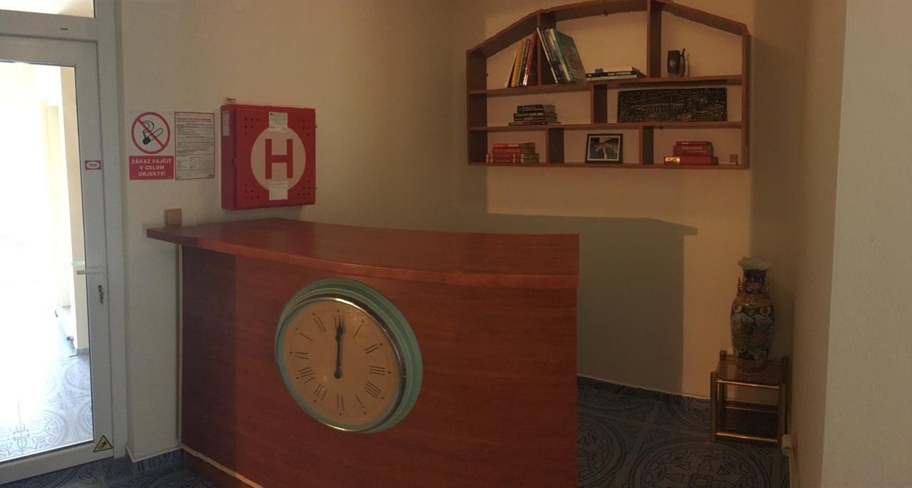 Harrys City Motel Komárno Екстериор снимка