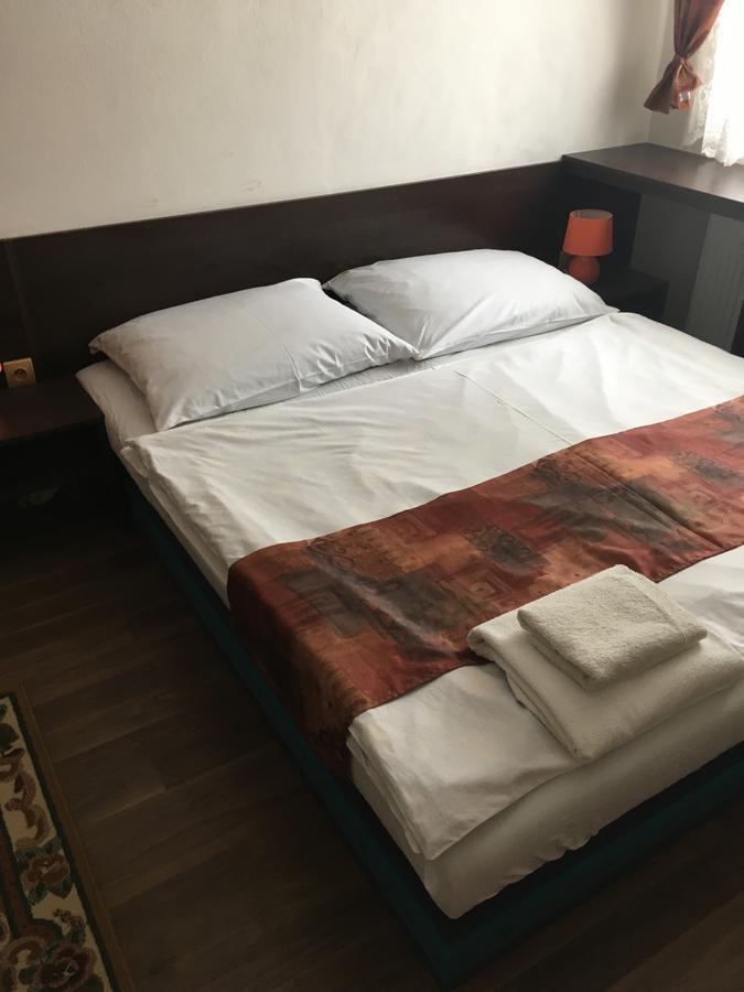Harrys City Motel Komárno Екстериор снимка