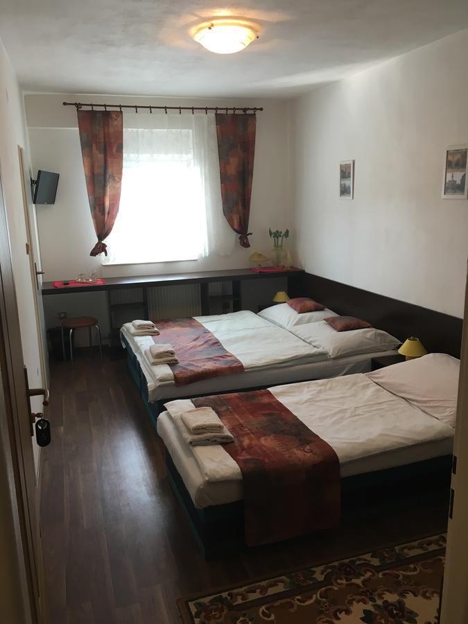 Harrys City Motel Komárno Екстериор снимка