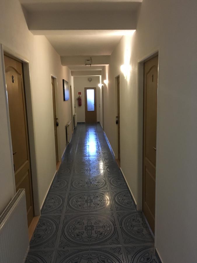 Harrys City Motel Komárno Екстериор снимка