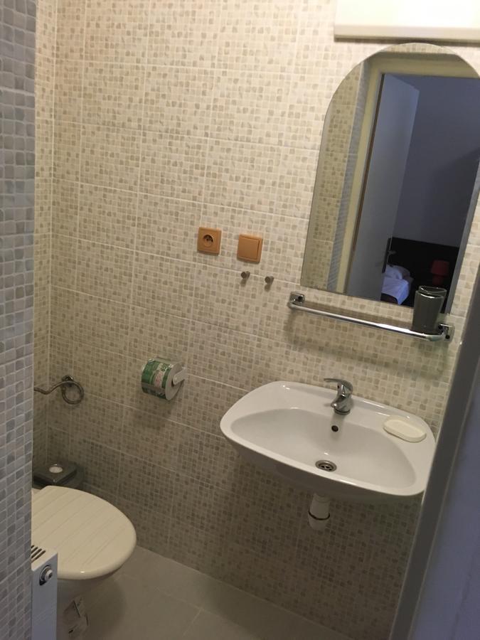 Harrys City Motel Komárno Екстериор снимка